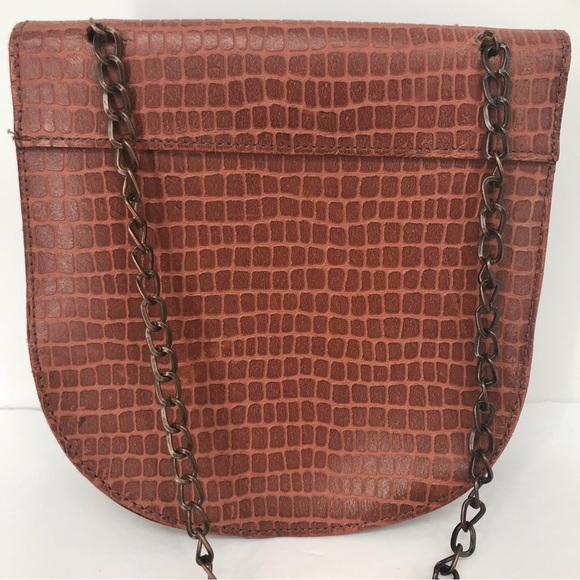 Leather Vintage Handbag with Modern Crossbody Chain - Picture 4 of 15